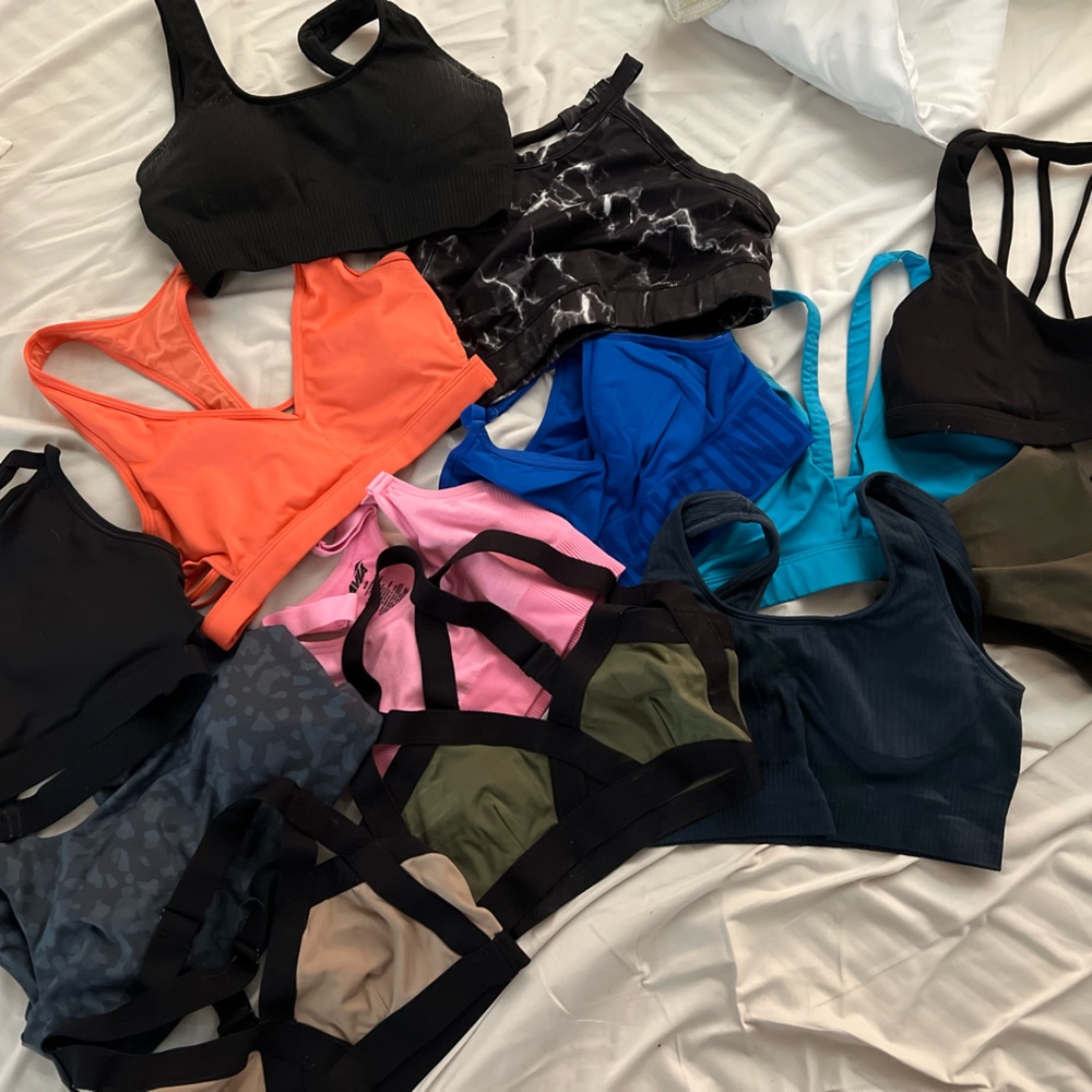 Sports bra bundle of popular name brands! Make me your best offer.